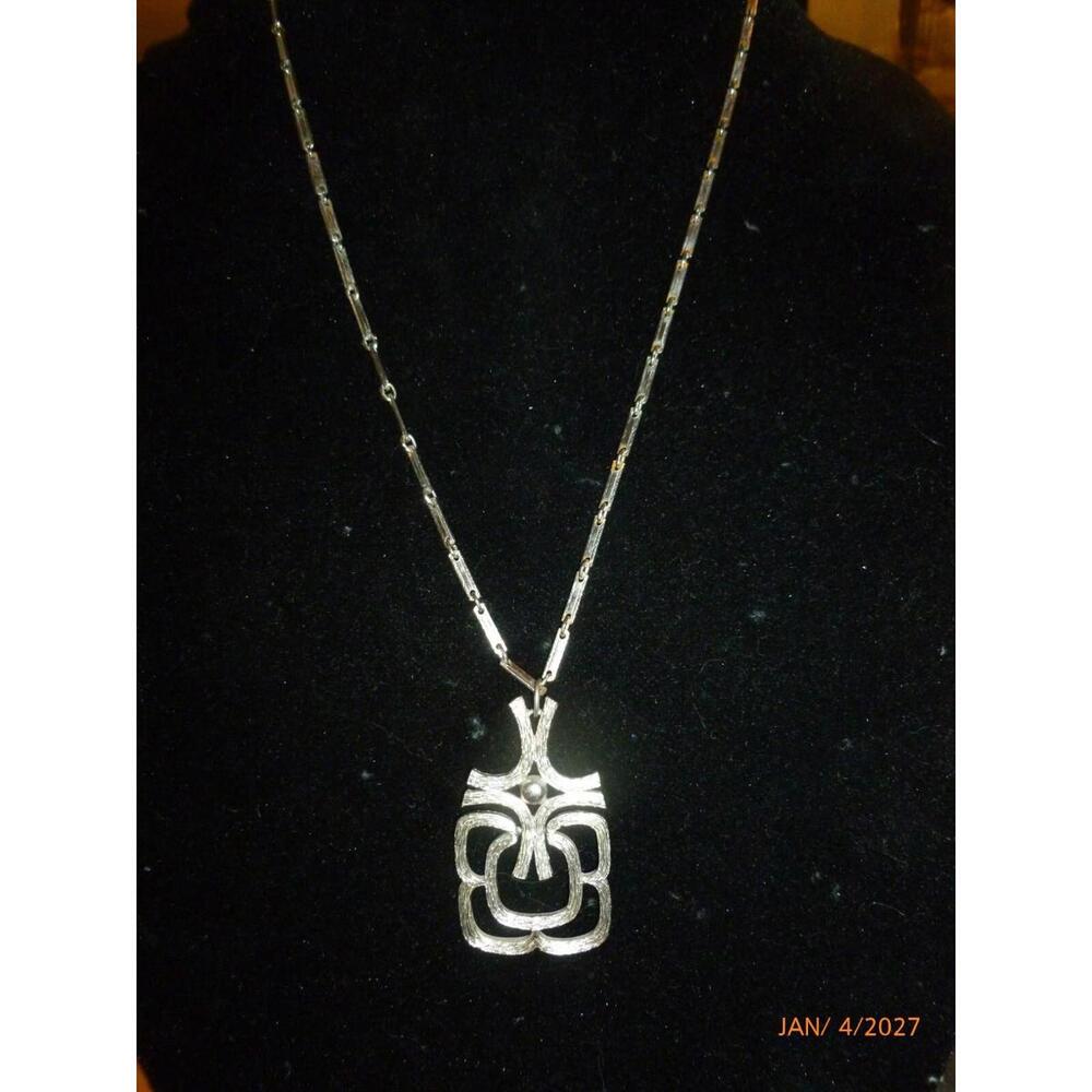 Vintage  Necklace Silver Tone Chain‎ 22" Avon Pendant Signed Link